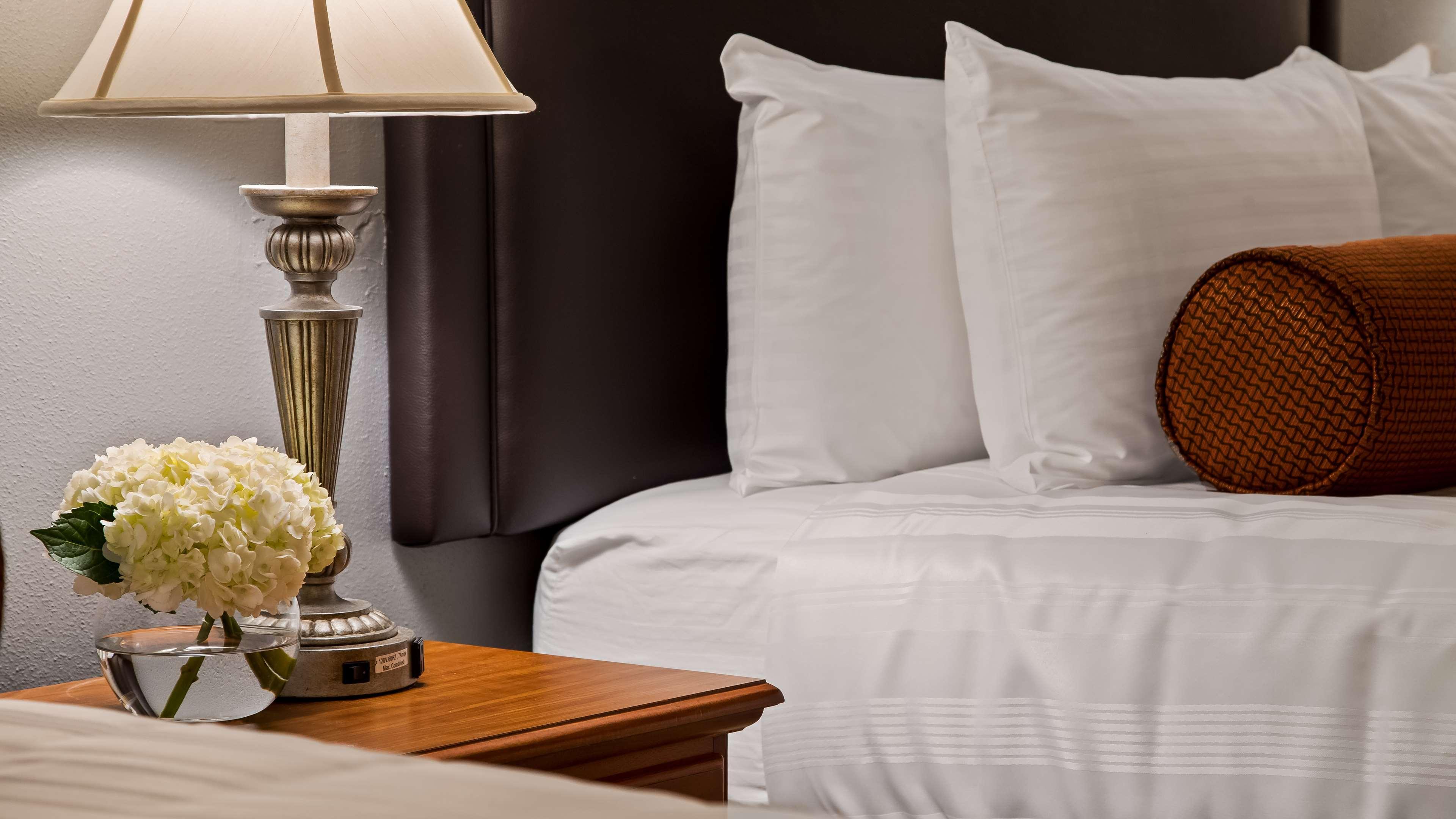 Best Western Plus The Charles Hotel Saint Charles Exterior photo