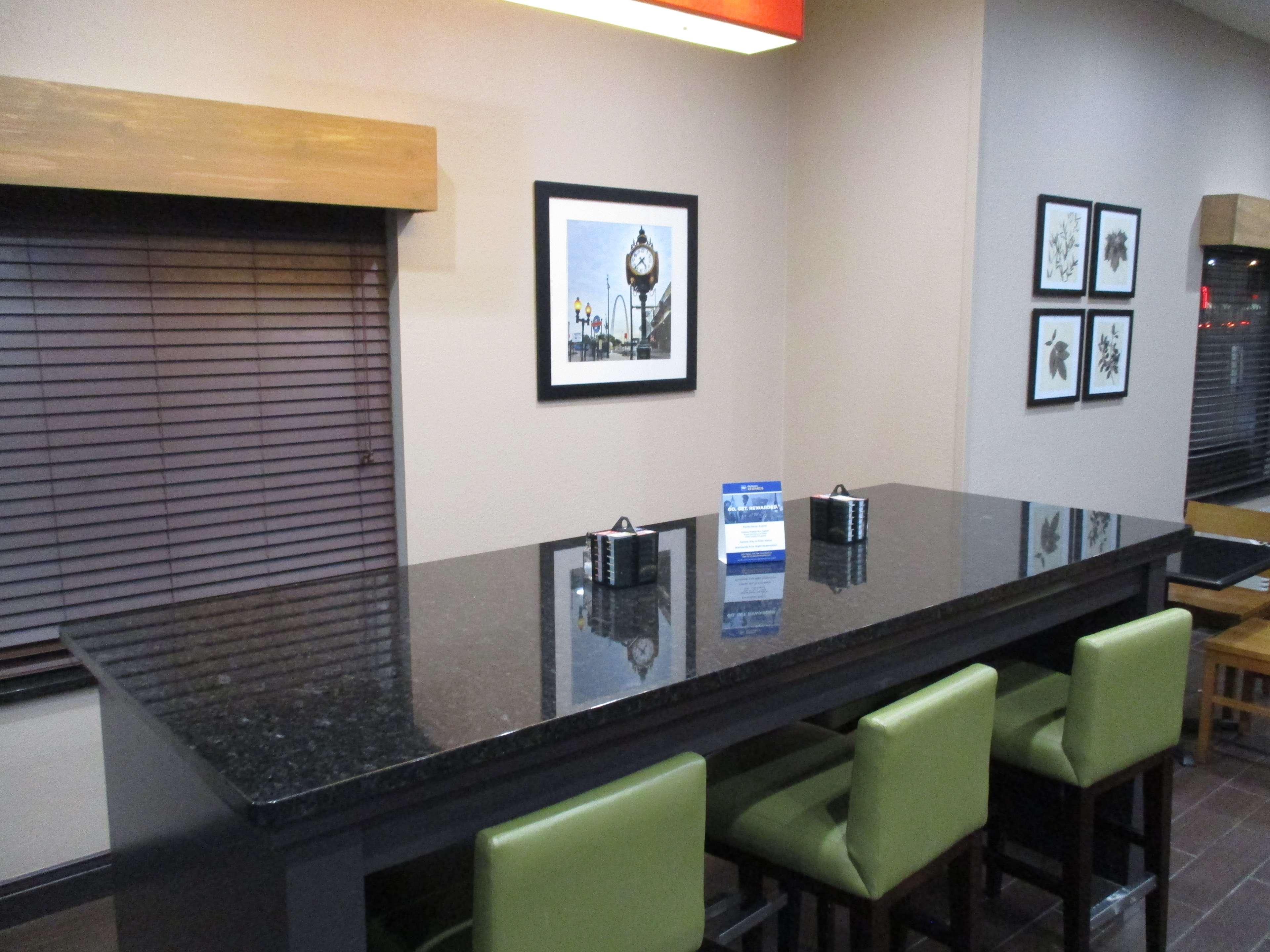 Best Western Plus The Charles Hotel Saint Charles Exterior photo