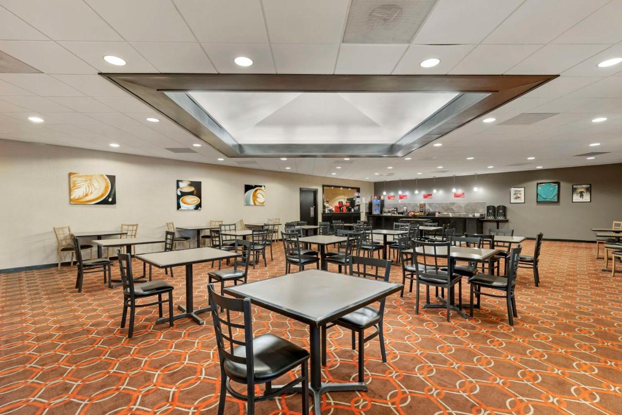Best Western Plus The Charles Hotel Saint Charles Exterior photo