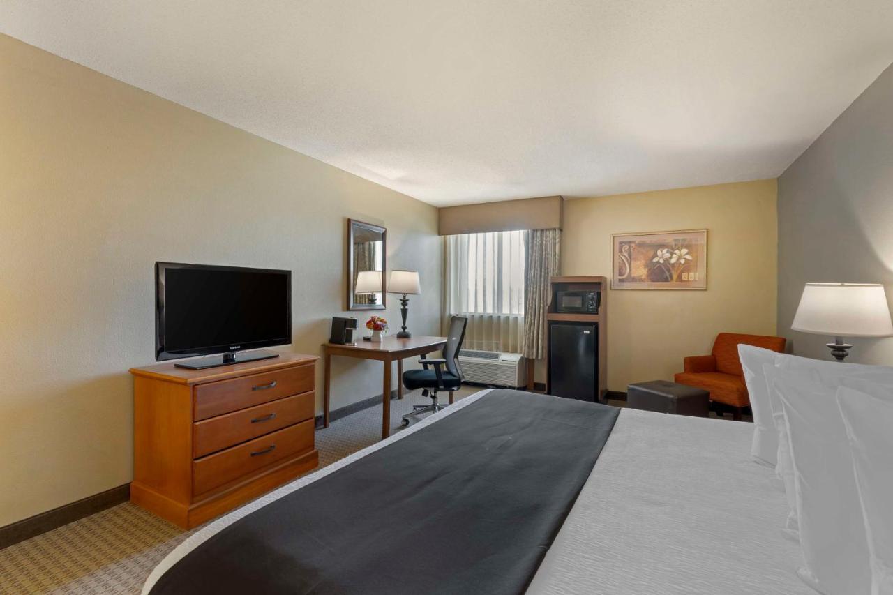 Best Western Plus The Charles Hotel Saint Charles Exterior photo