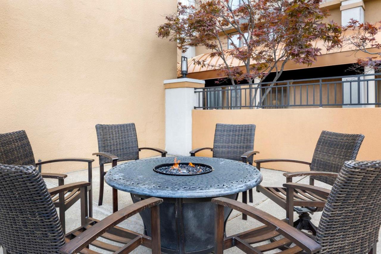 Best Western Plus The Charles Hotel Saint Charles Exterior photo