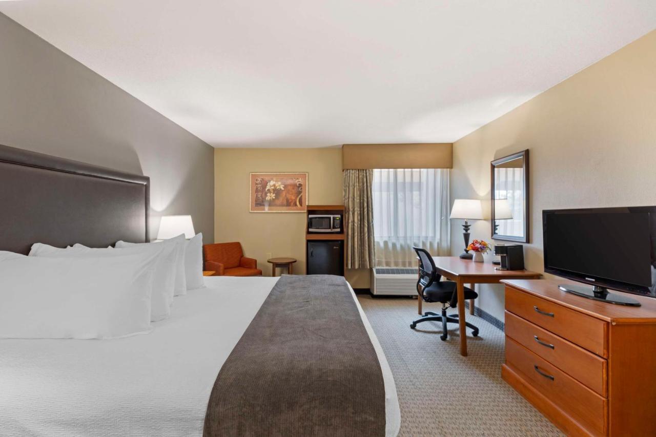 Best Western Plus The Charles Hotel Saint Charles Exterior photo