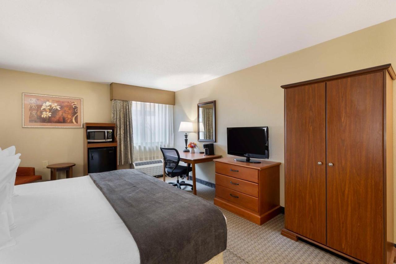 Best Western Plus The Charles Hotel Saint Charles Exterior photo