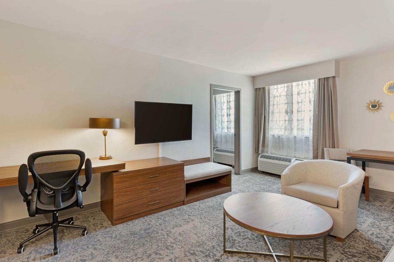 Best Western Plus The Charles Hotel Saint Charles Exterior photo