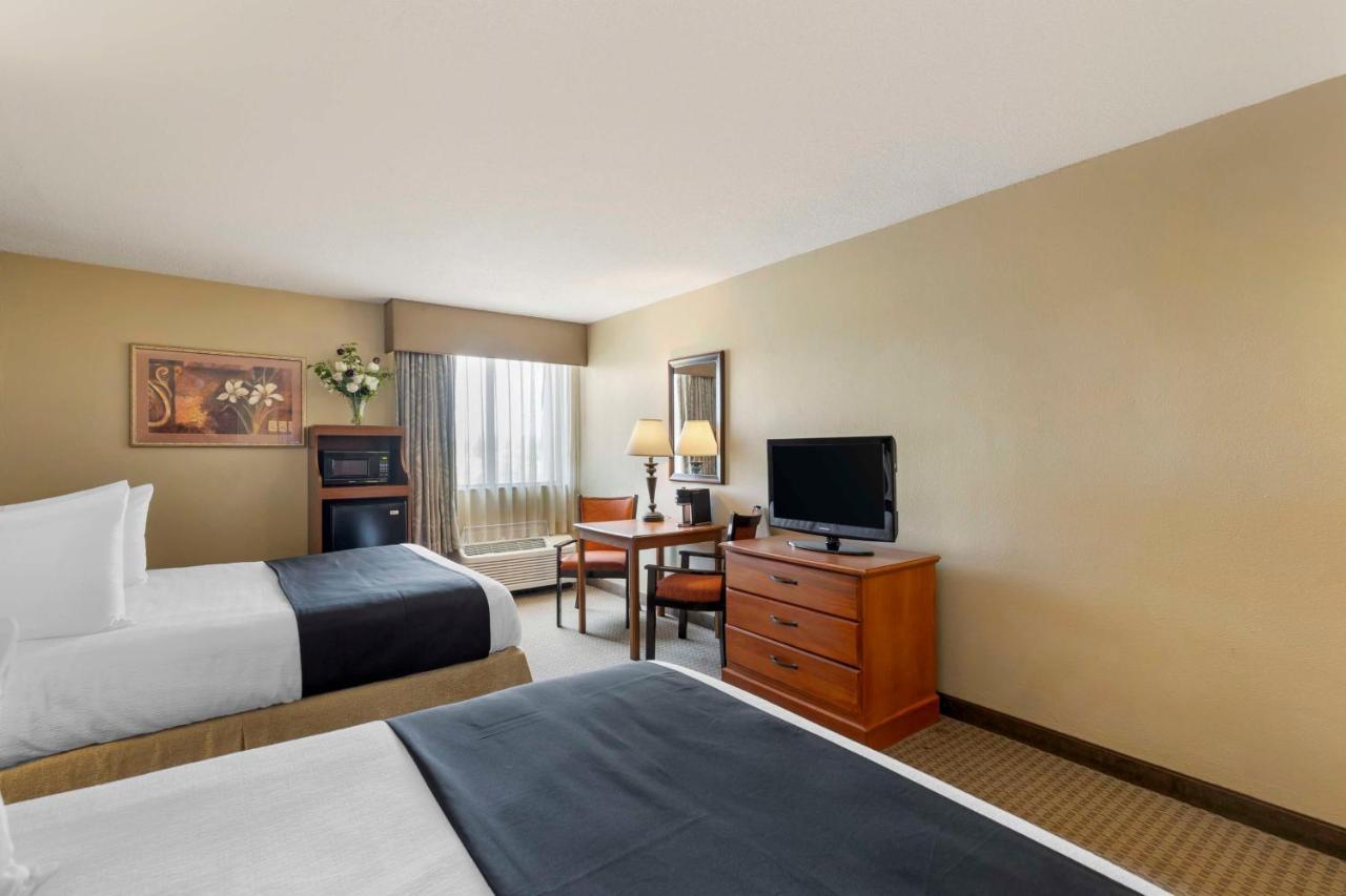 Best Western Plus The Charles Hotel Saint Charles Exterior photo