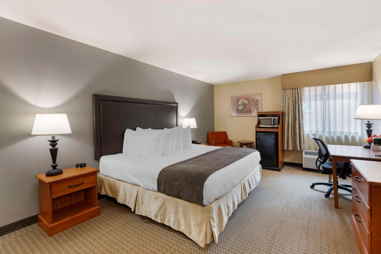 Best Western Plus The Charles Hotel Saint Charles Exterior photo